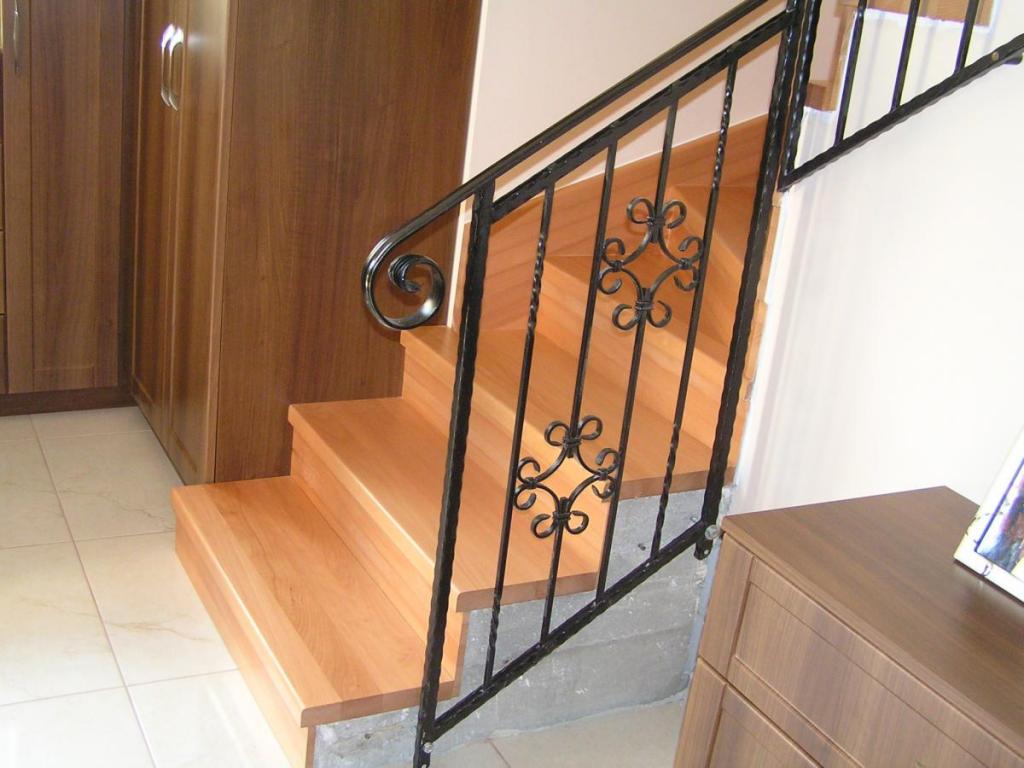 Bükkfa beltéri lépcsők