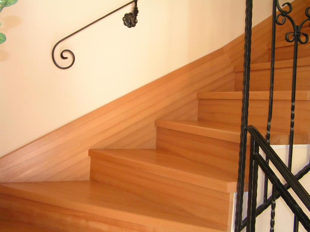 Bükkfa beltéri lépcsők 1